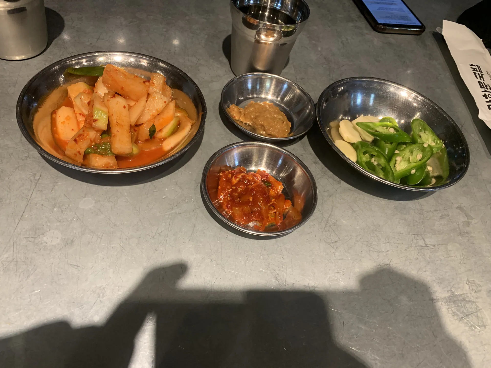 광화문국밥 · 원문 게시 당시 방문 사진 (2020-04-01T12:11:10+09:00). 원문 지점·방문 서술과 현장 간판·공간·음식 사진을 대조해 직접 촬영 및 대상 귀속 확인.