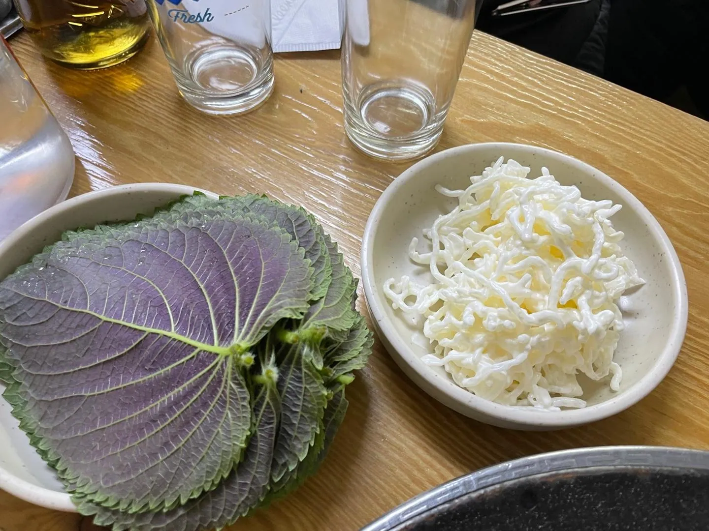 나정순할매쭈꾸미 — 깻잎과 천사채 등 곁들임 반찬 (2022-08-23 게시, 촬영일 미확인)