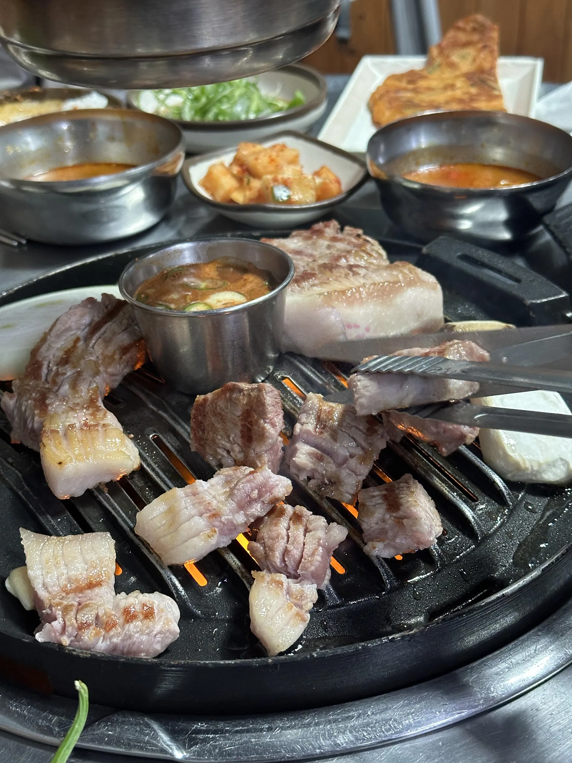춘미향식당 — 잘라 굽는 목살 (2024-03-01 게시, 촬영일 미확인)
