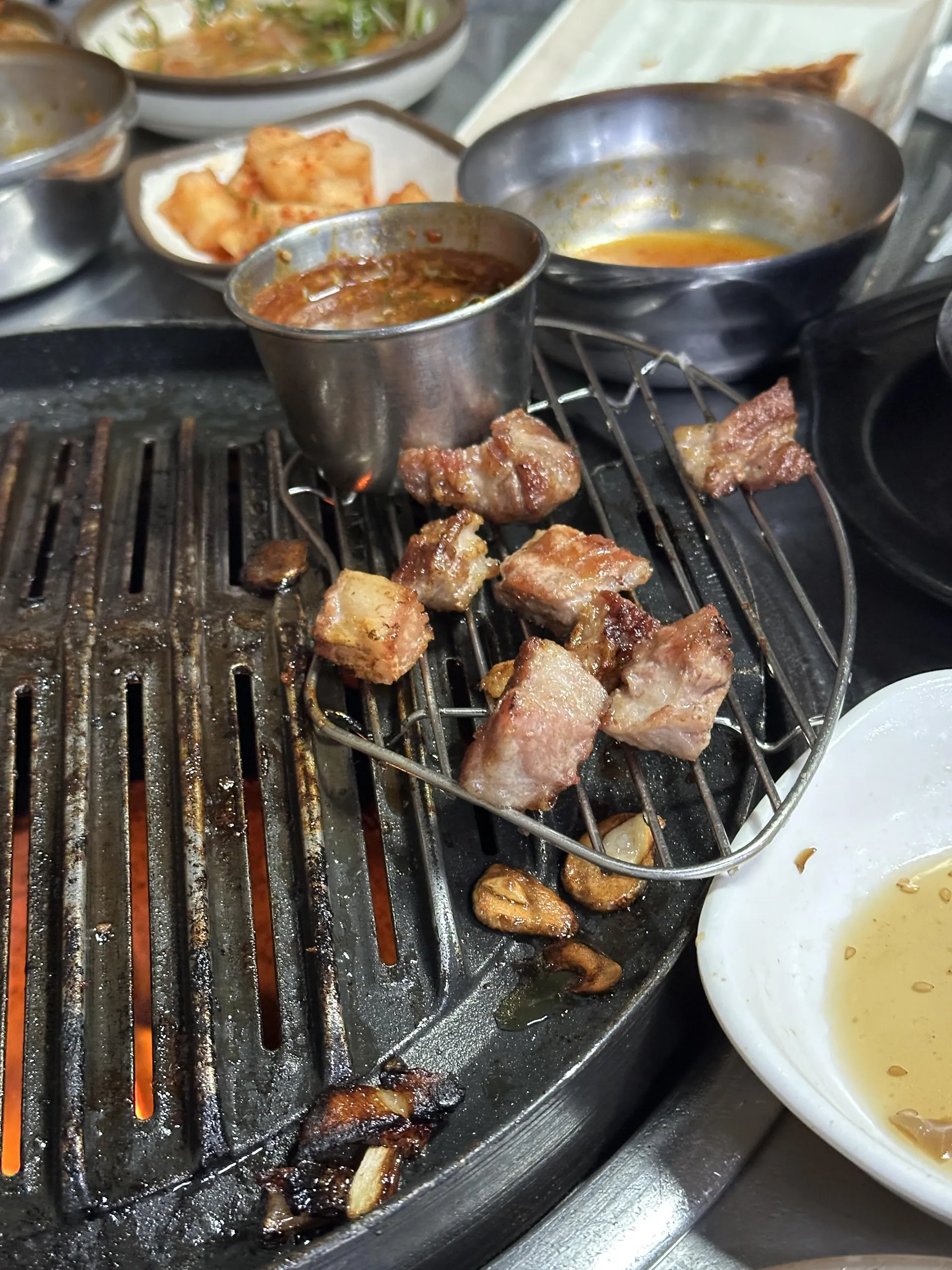 춘미향식당 — 식사 후 남은 구이 (2024-03-01 게시, 촬영일 미확인)