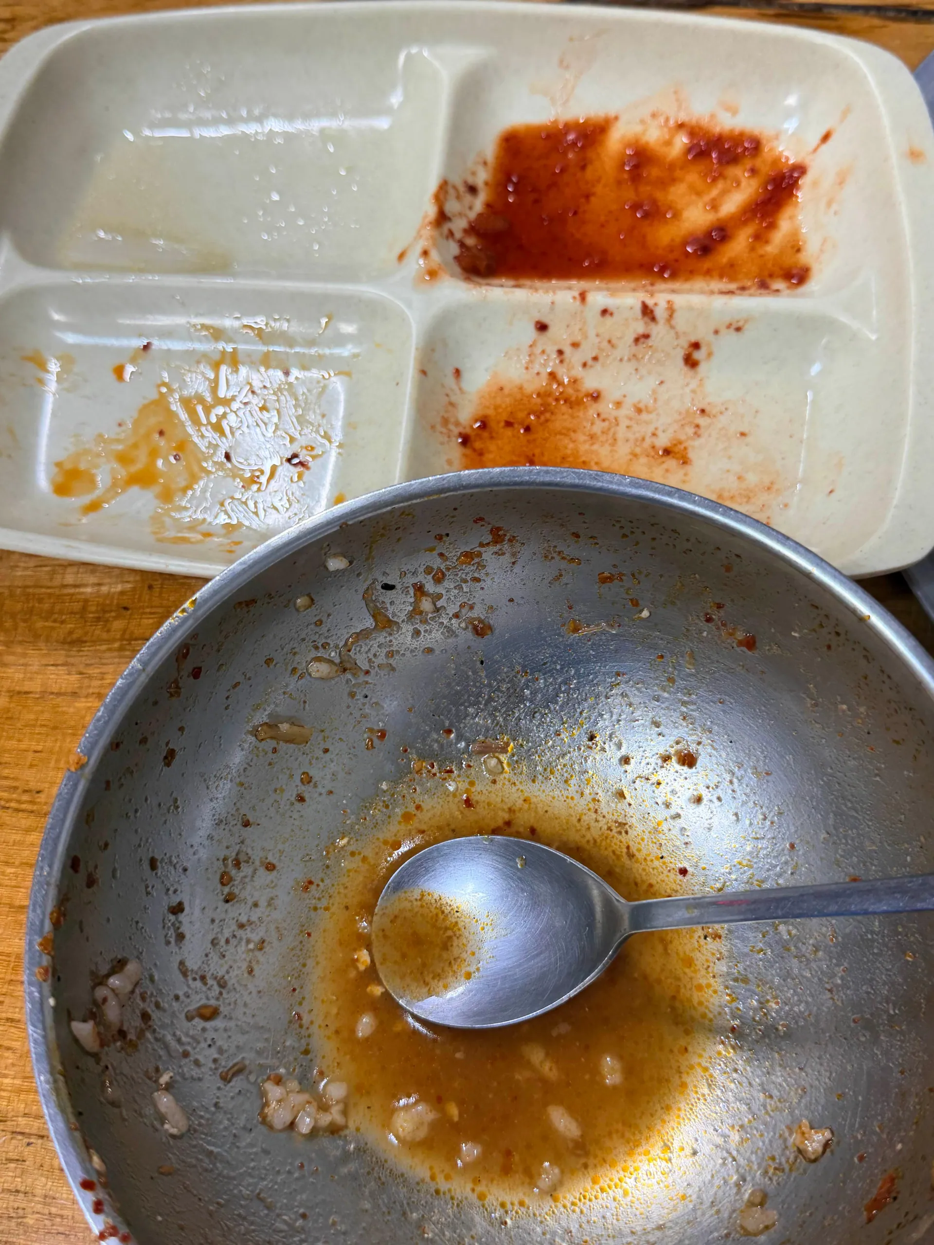 영해식당 — 식사를 마친 빈 그릇 (2026-10-10 게시, 촬영일 미확인)