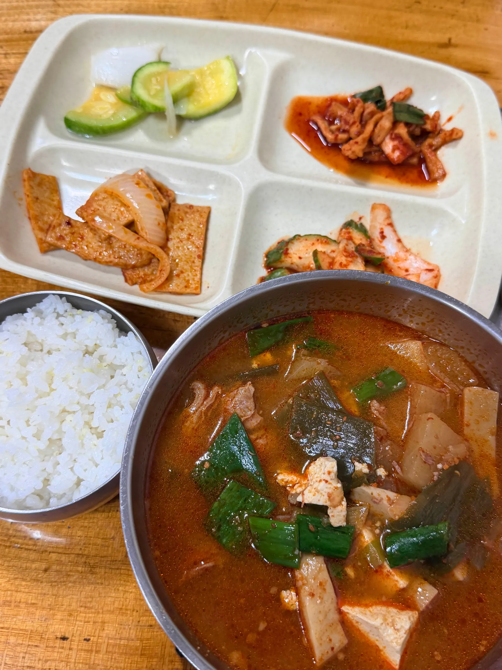 영해식당 — 소고기찌개와 반찬 (2026-10-10 게시, 촬영일 미확인)