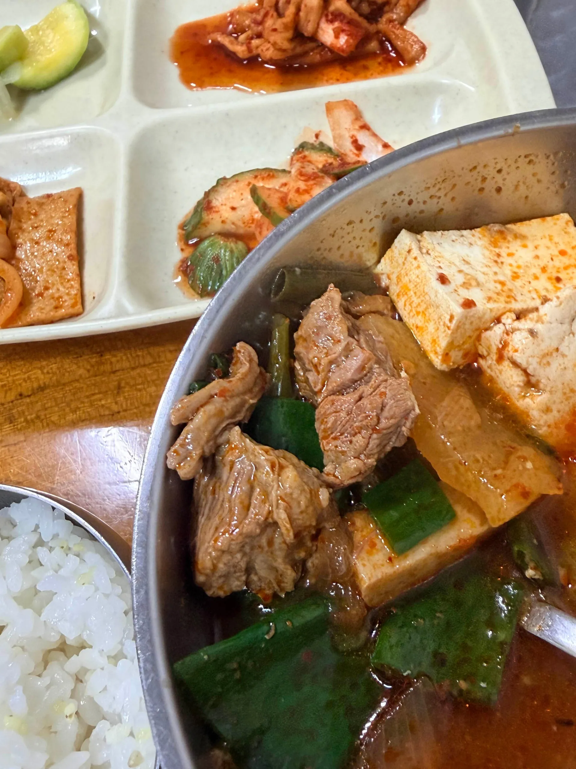 영해식당 — 찌개의 소고기와 무 (2026-10-10 게시, 촬영일 미확인)