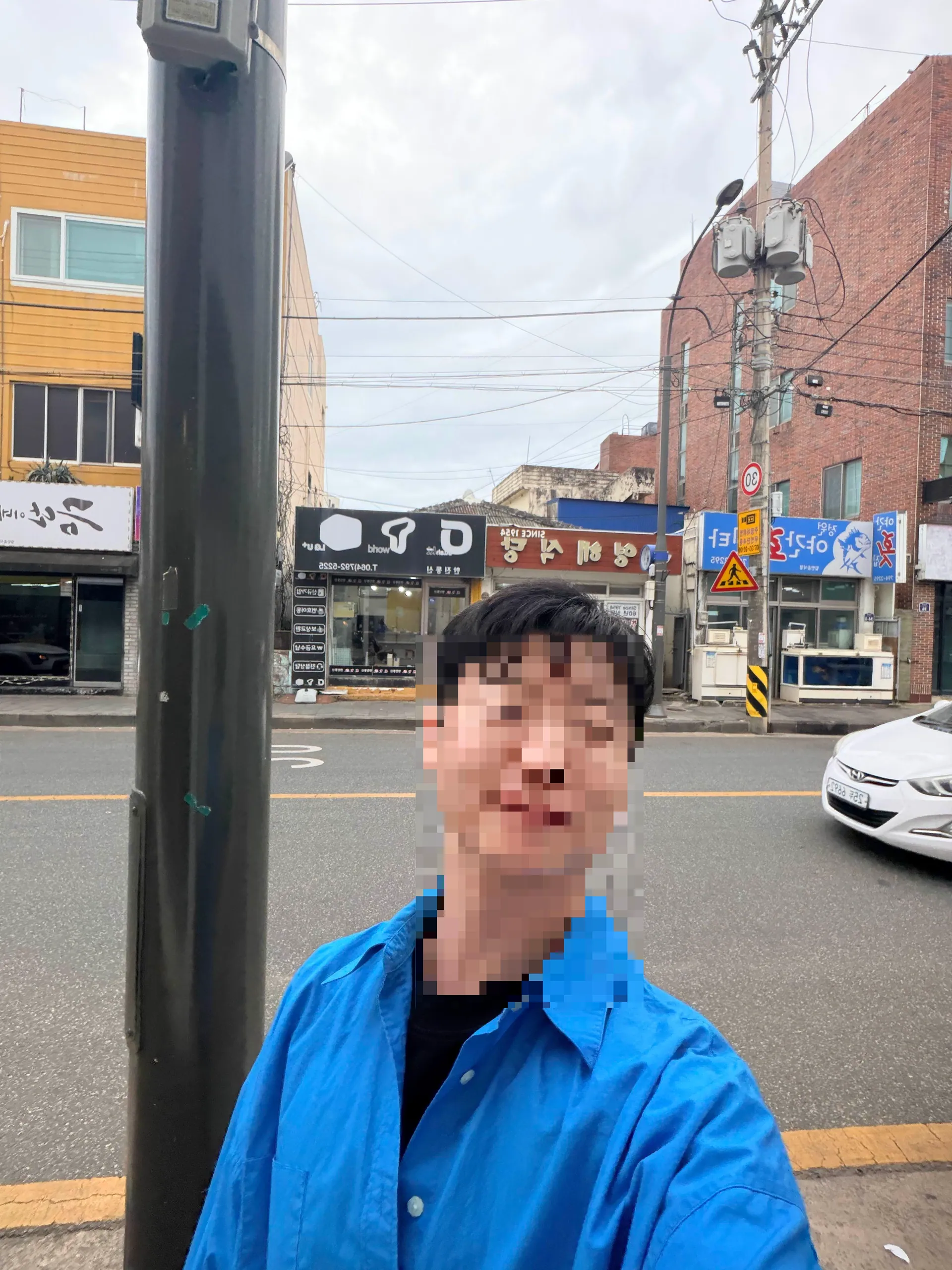 영해식당 — 원문에서 얼굴을 모자이크한 방문 인증 사진 (2026-10-10 게시, 촬영일 미확인)