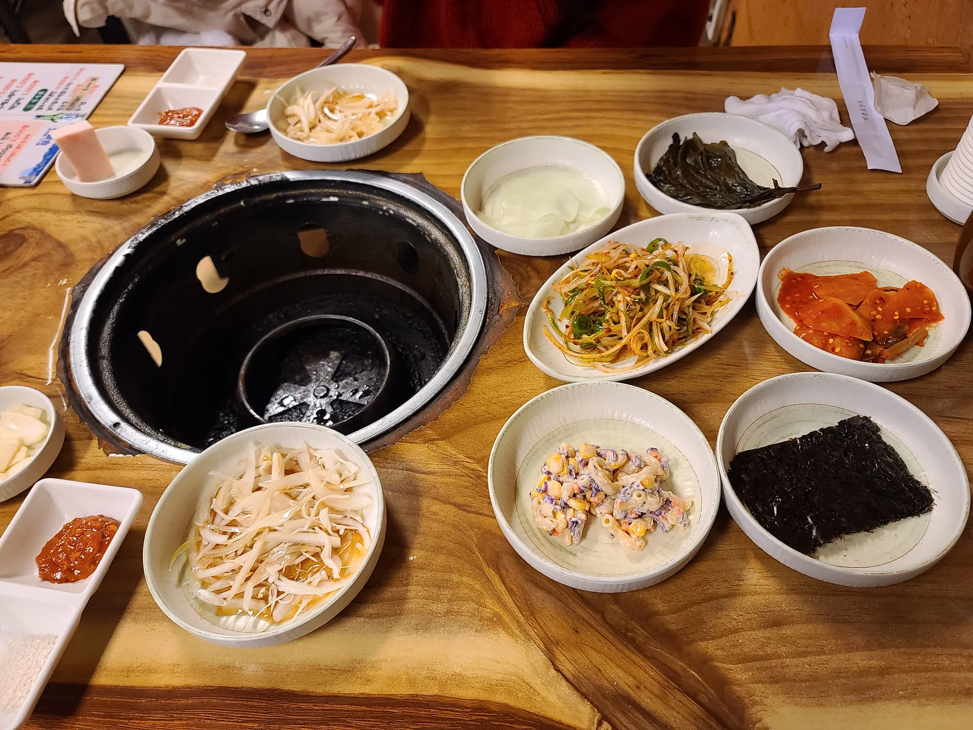 뽈살집 — 밑반찬 상차림 (2021-01-24 게시, 촬영일 미확인)