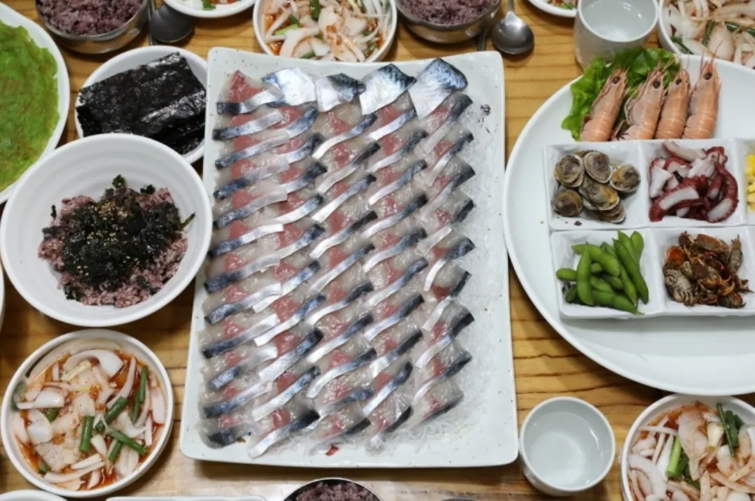 자리돔횟집 — 제주_서귀포시_자리돔횟집_고등어회 (촬영일 미확인)