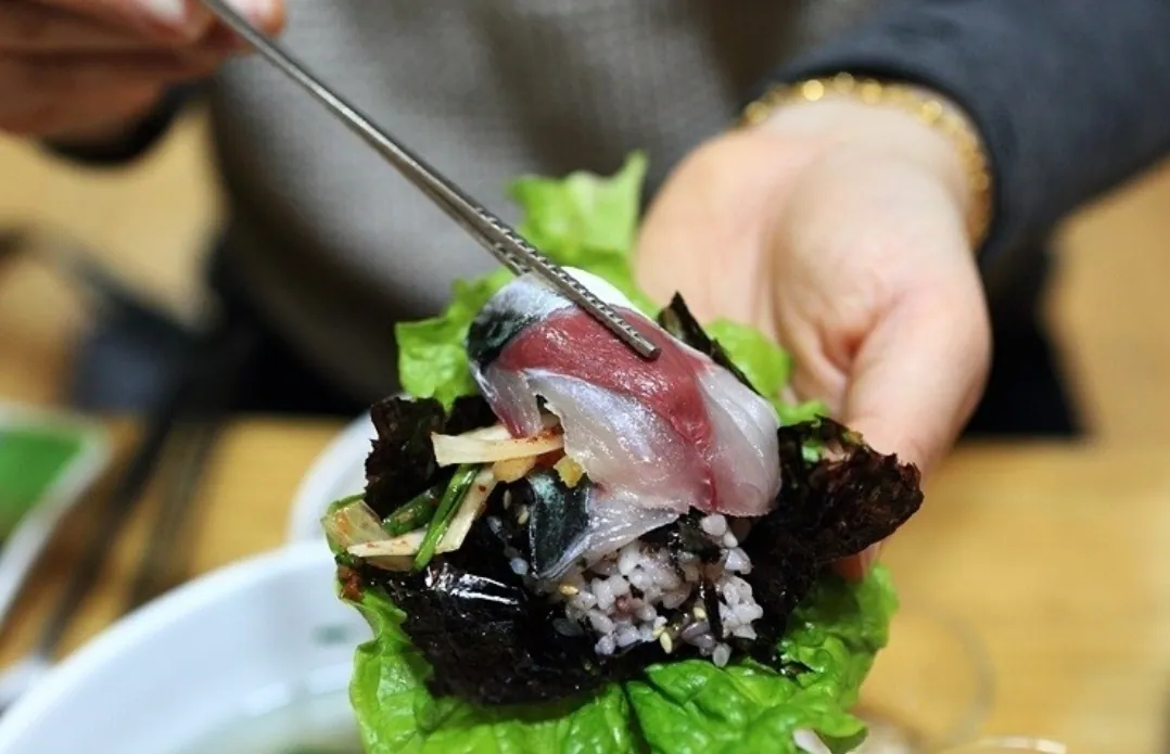 자리돔횟집 — 제주_서귀포시_자리돔횟집_고등어회먹는법 (촬영일 미확인)
