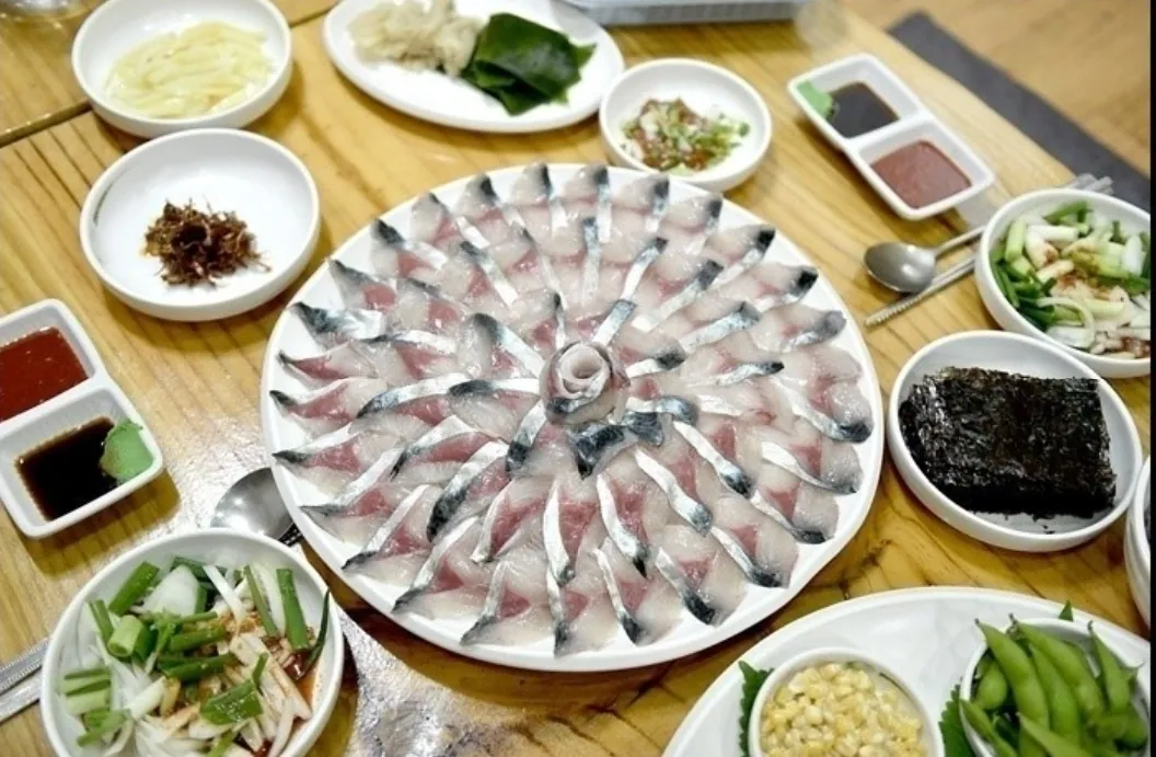 자리돔횟집 — 제주_서귀포시_자리돔횟집_고등어회 상차림 (촬영일 미확인)