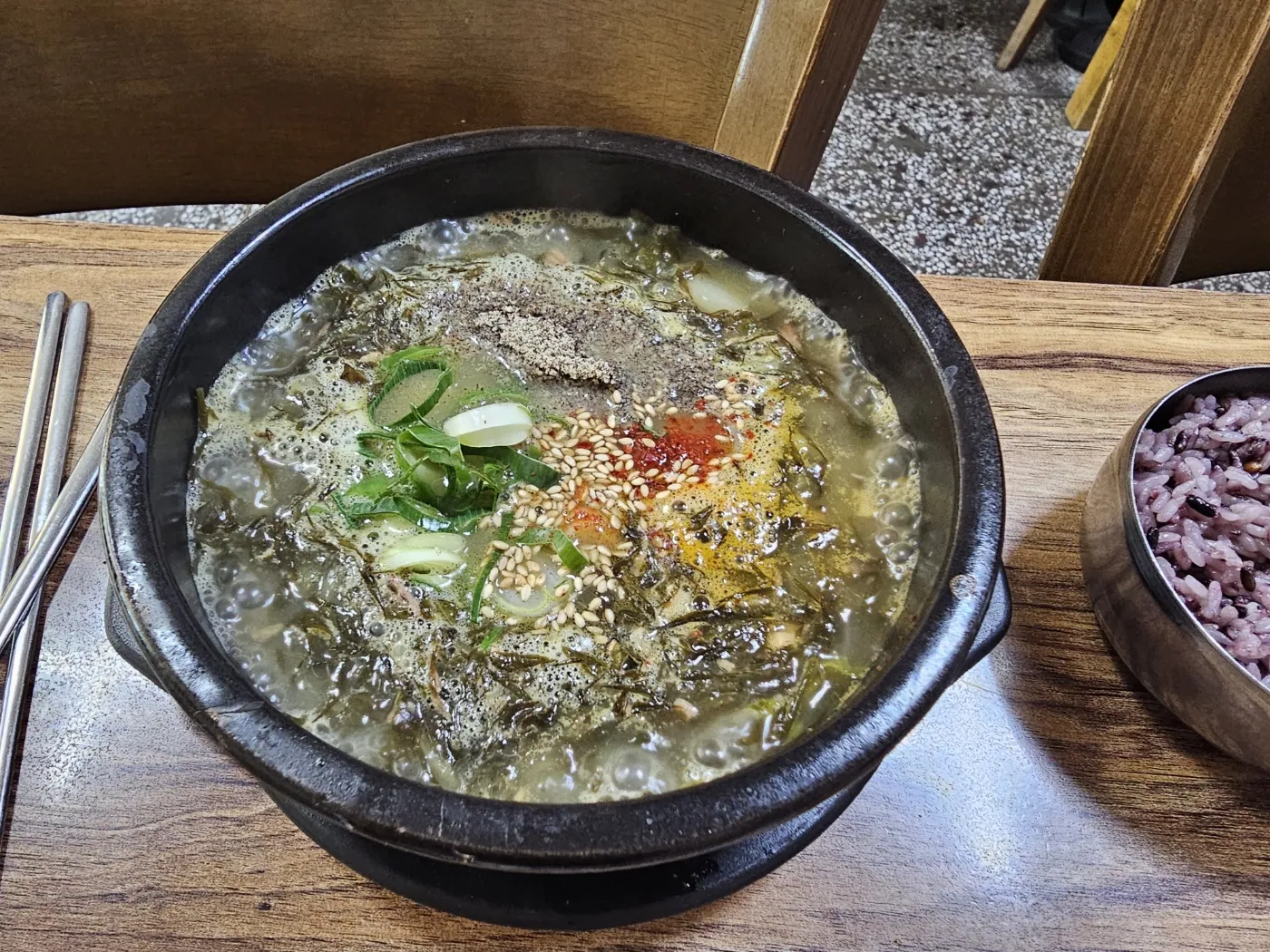 맨도롱해장국 — 몸국 한 그릇 (2023-05-20 게시, 촬영일 미확인)