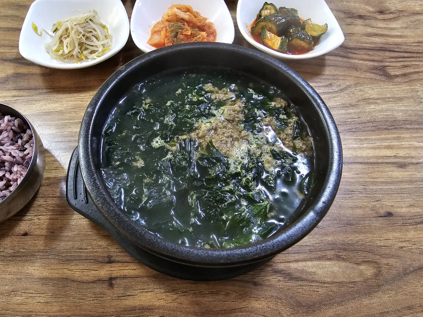 맨도롱해장국 — 겡이국과 밑반찬 (2023-05-20 게시, 촬영일 미확인)