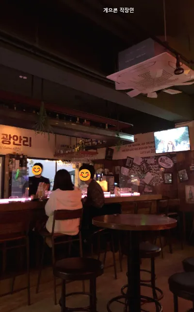 Interior at Fuzzy Navel Gwangalli.